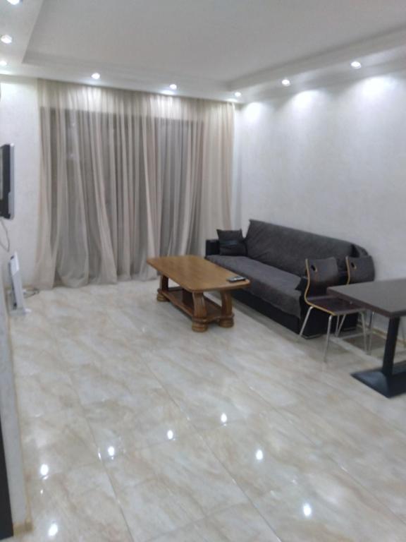 فضای داخلی Apartment Melashvili 4 در باتومی - تصویر ۳