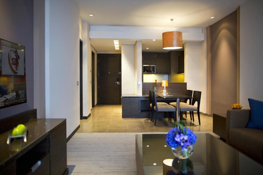 Posezení v ubytování Four Points by Sheraton Al Ain
