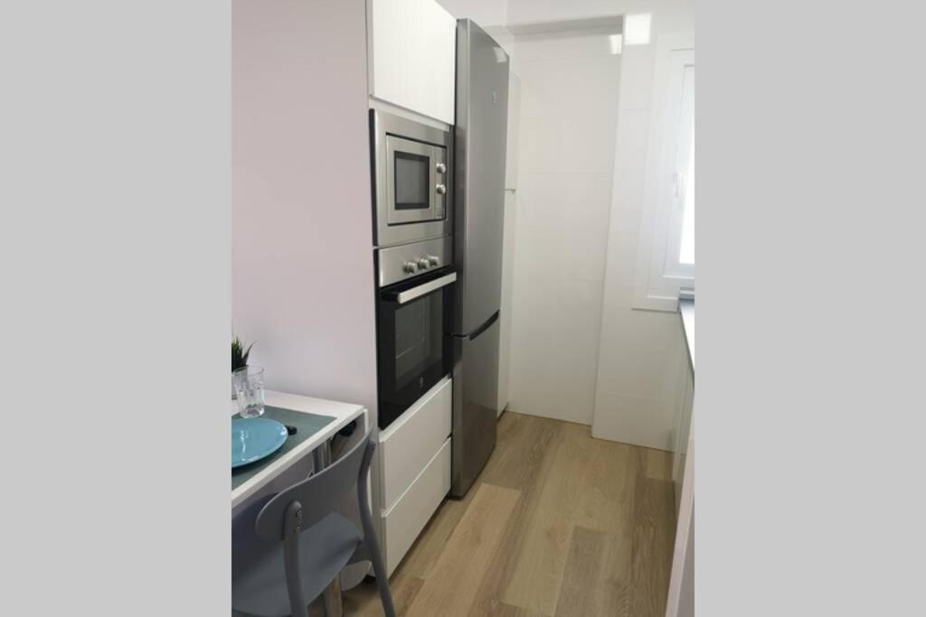Kuchyňa alebo kuchynka v ubytovaní Piso moderno con garaje en el centro de Vigo