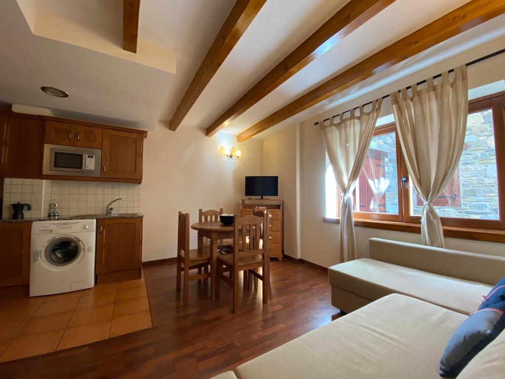 Luxury House Valencia D'Aneu - One-Bedroom Apartment