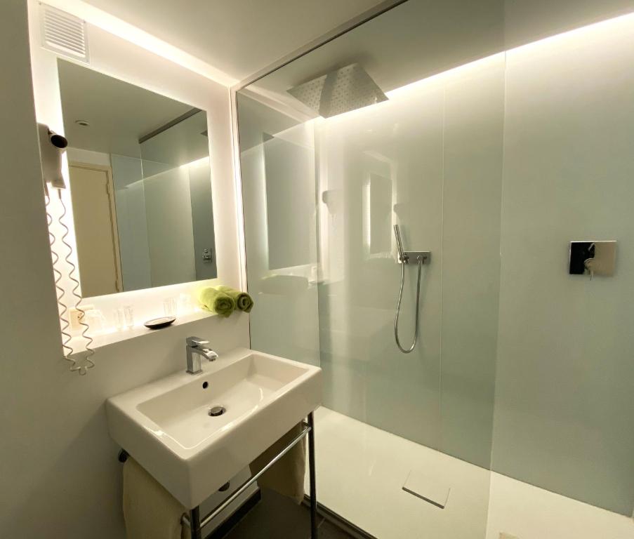 Koupelna v ubytování Hotel Côté Cour