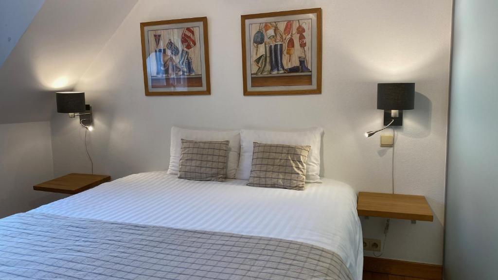 Postel nebo postele na pokoji v ubytování Hotel Côté Cour