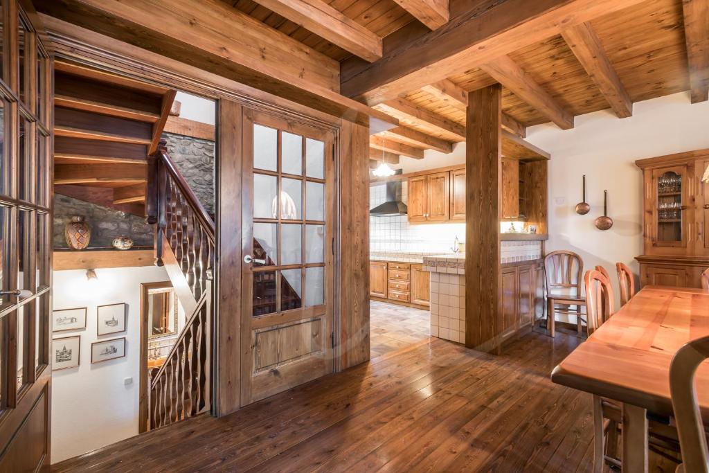 Kuchyň nebo kuchyňský kout v ubytování Casa Ferrera by SeaMount Rentals