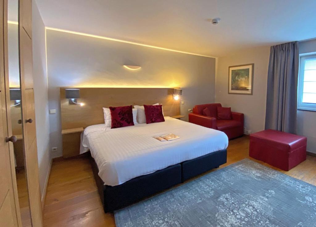 Postel nebo postele na pokoji v ubytování Hotel Côté Cour