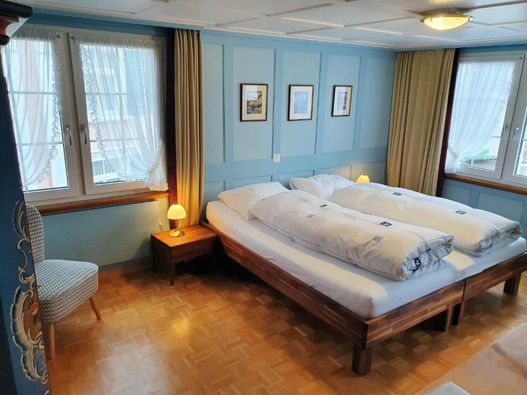 Postel nebo postele na pokoji v ubytování Adler Hotel