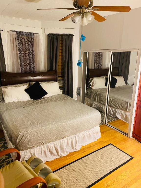 7 Room with Jacuzzi, Massage Seat, and Parking Spac, 15 mins in bus and 7  minutes via New York Waterway Ferry to the CITY - THE BEST CHOICES!!, North  Bergen – Precios 2023 actualizados