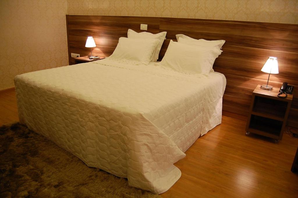  Solar Plaza Hotel