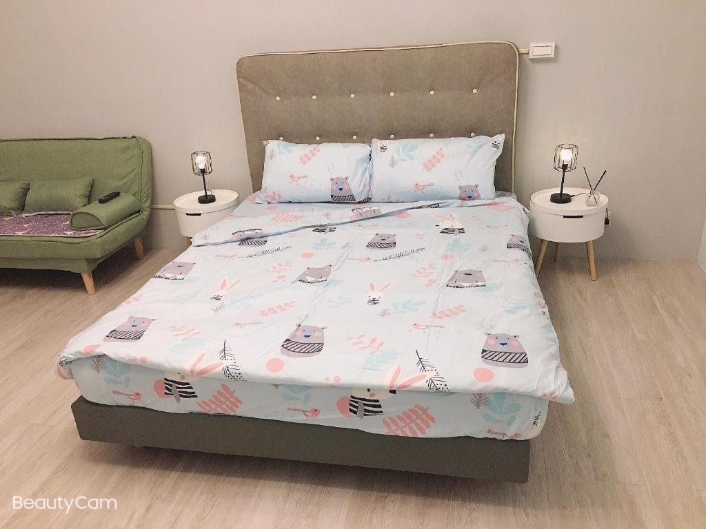 Postel nebo postele na pokoji v ubytování ㄧ個背包客棧