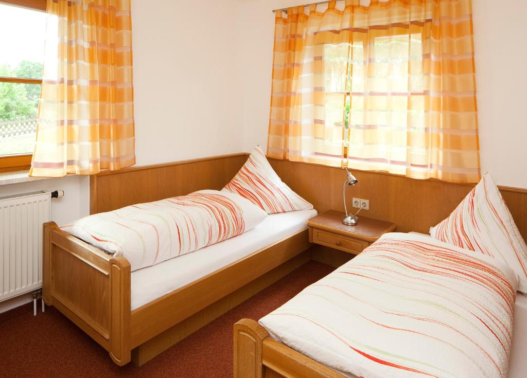 Postel nebo postele na pokoji v ubytování Gästehaus Sonner
