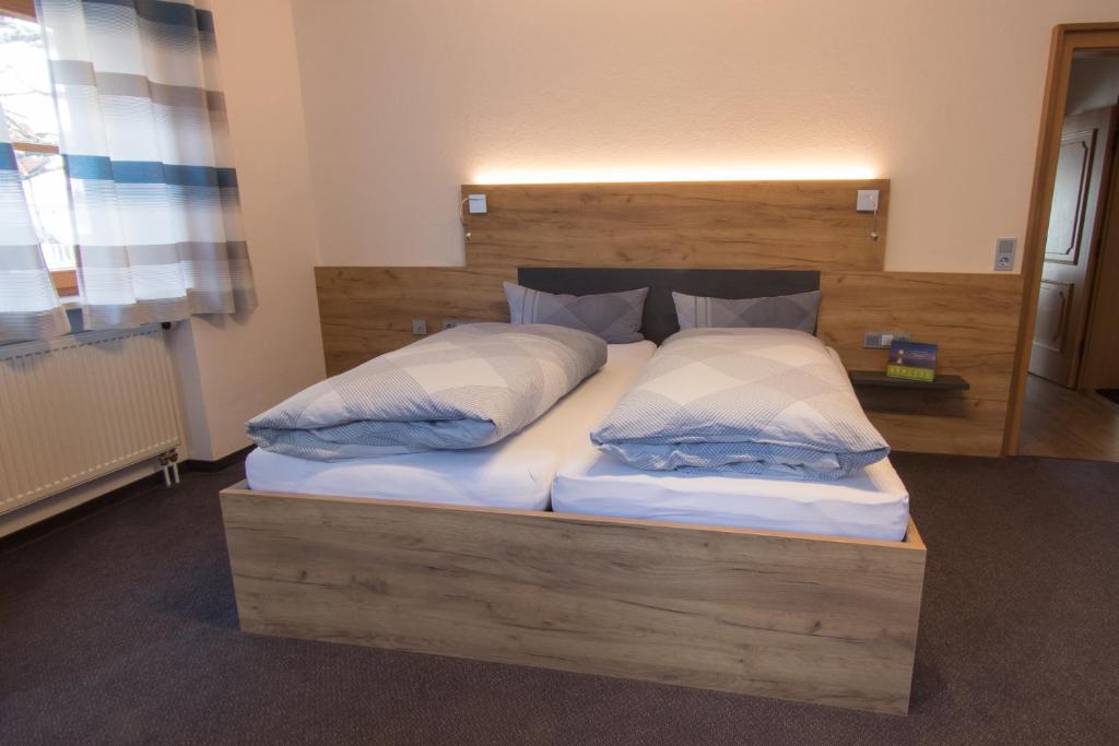 Postel nebo postele na pokoji v ubytování Gästehaus Sonner