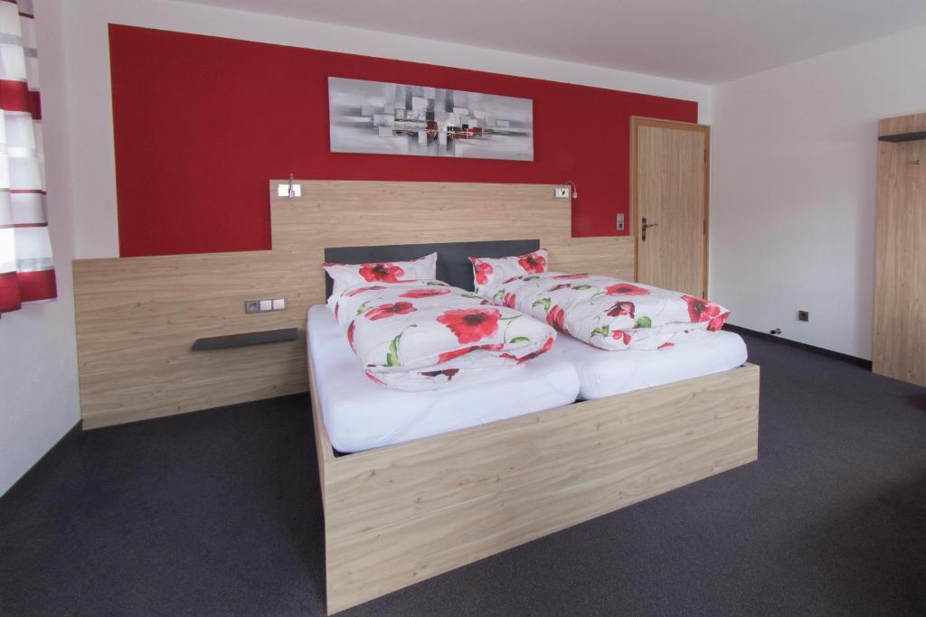 Postel nebo postele na pokoji v ubytování Gästehaus Sonner