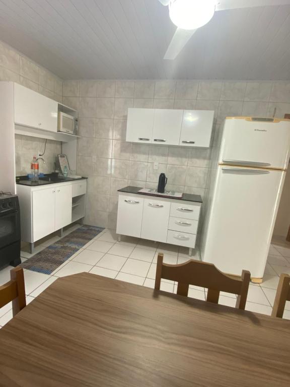  Apartamento próximo ao Beto Carrero e a 300m da praia