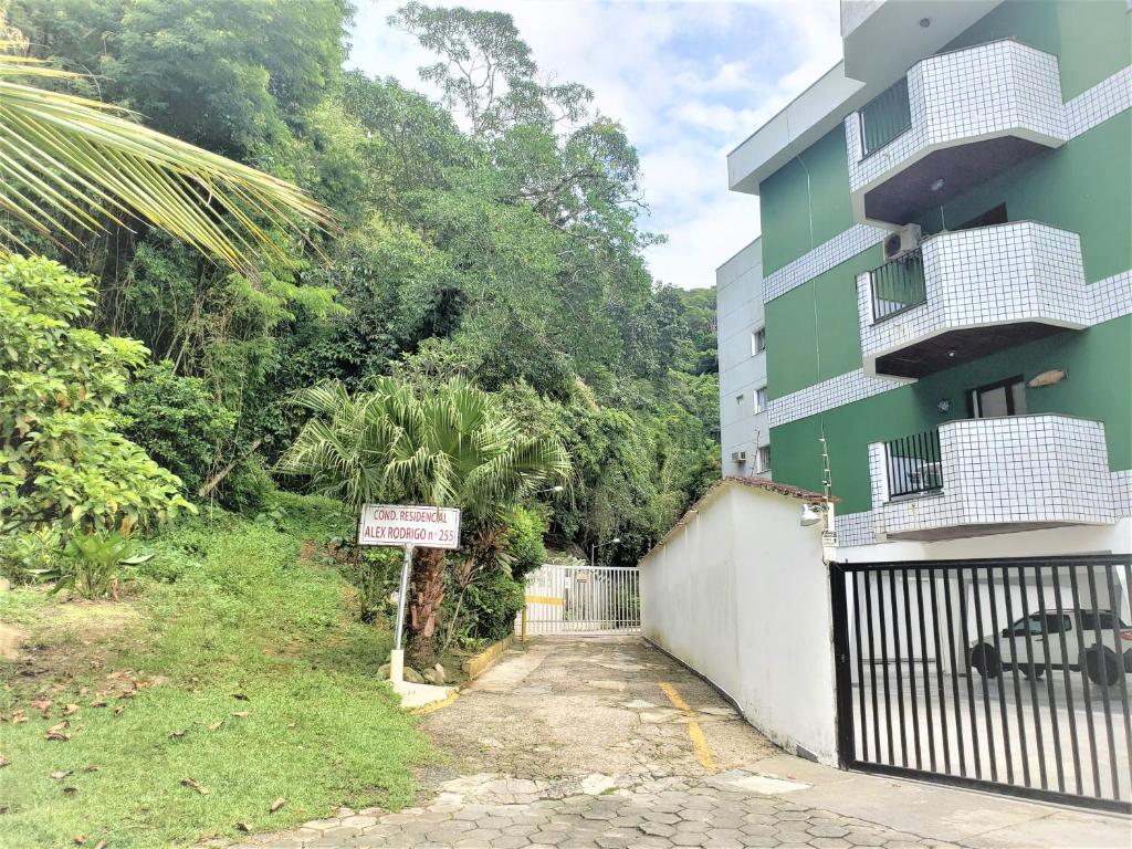  Apto Praia Grande/Ubatuba a 100m da praia