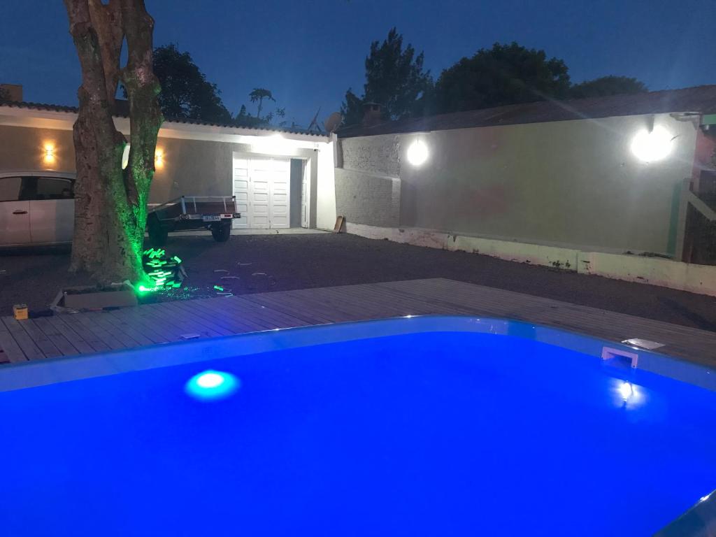  Casa com piscina 400 m do mar