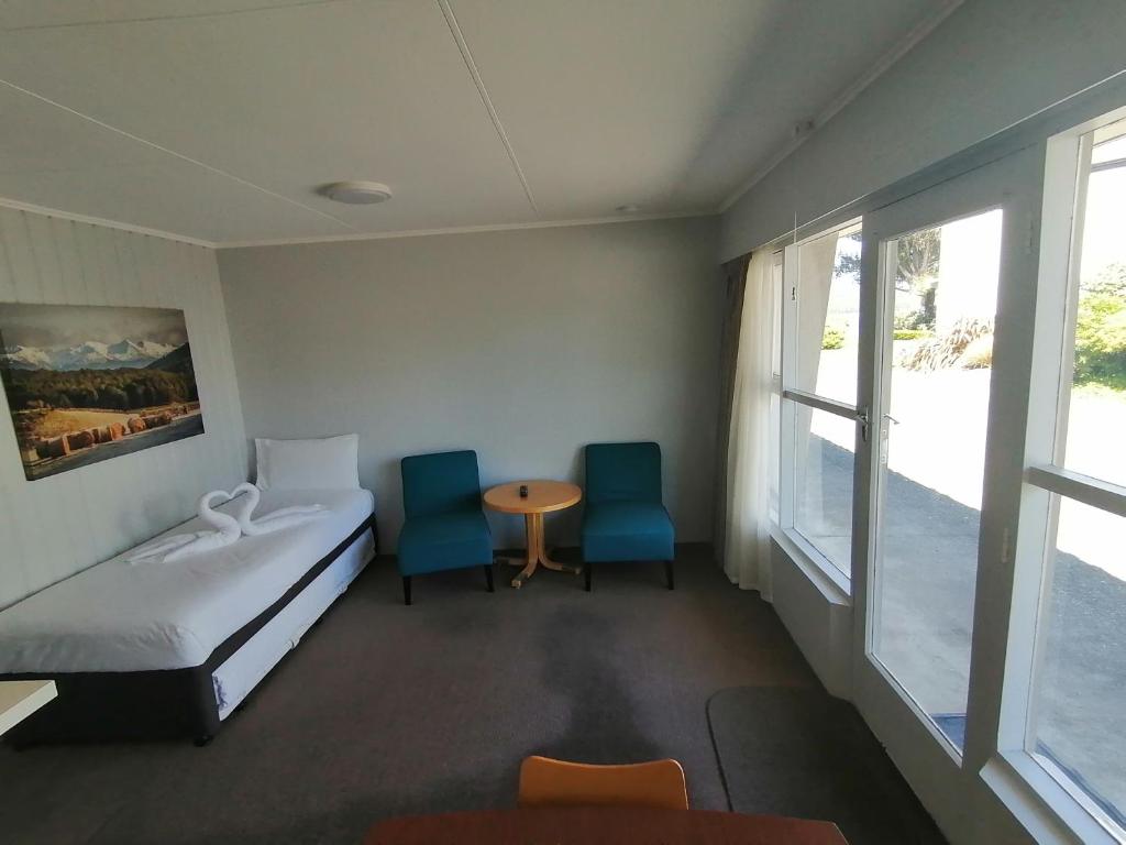 Posezení v ubytování Edgewater Motel