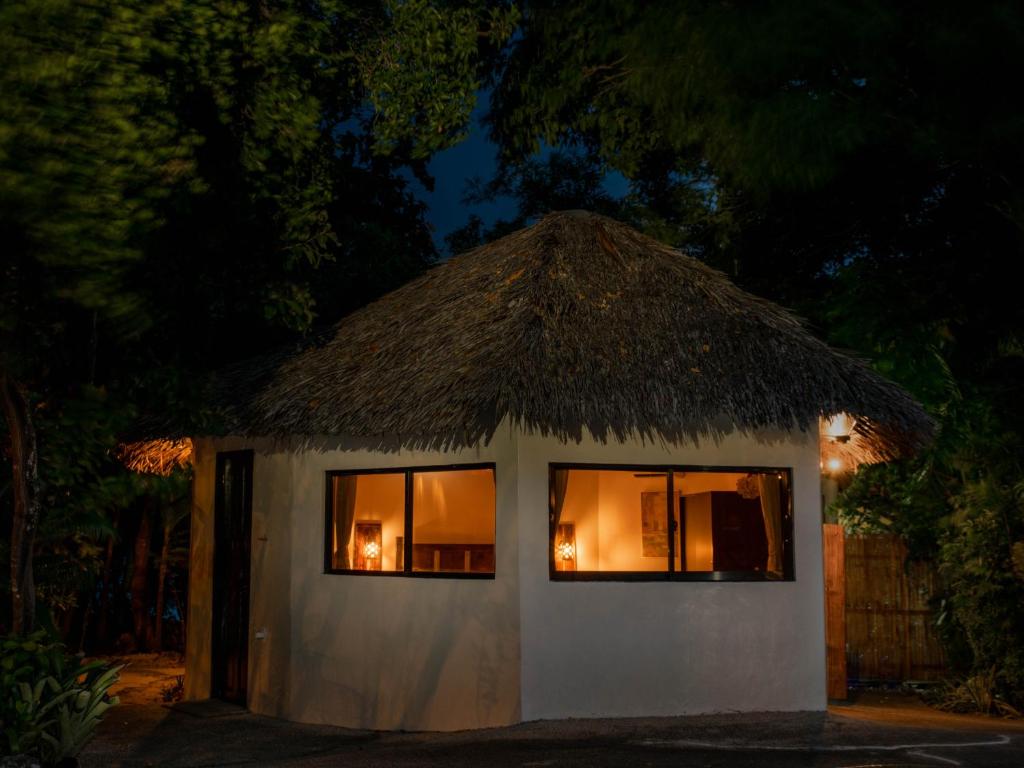 格拉纳达海滩度假村- 仅限成人,Boljoon（2026年最新房价）