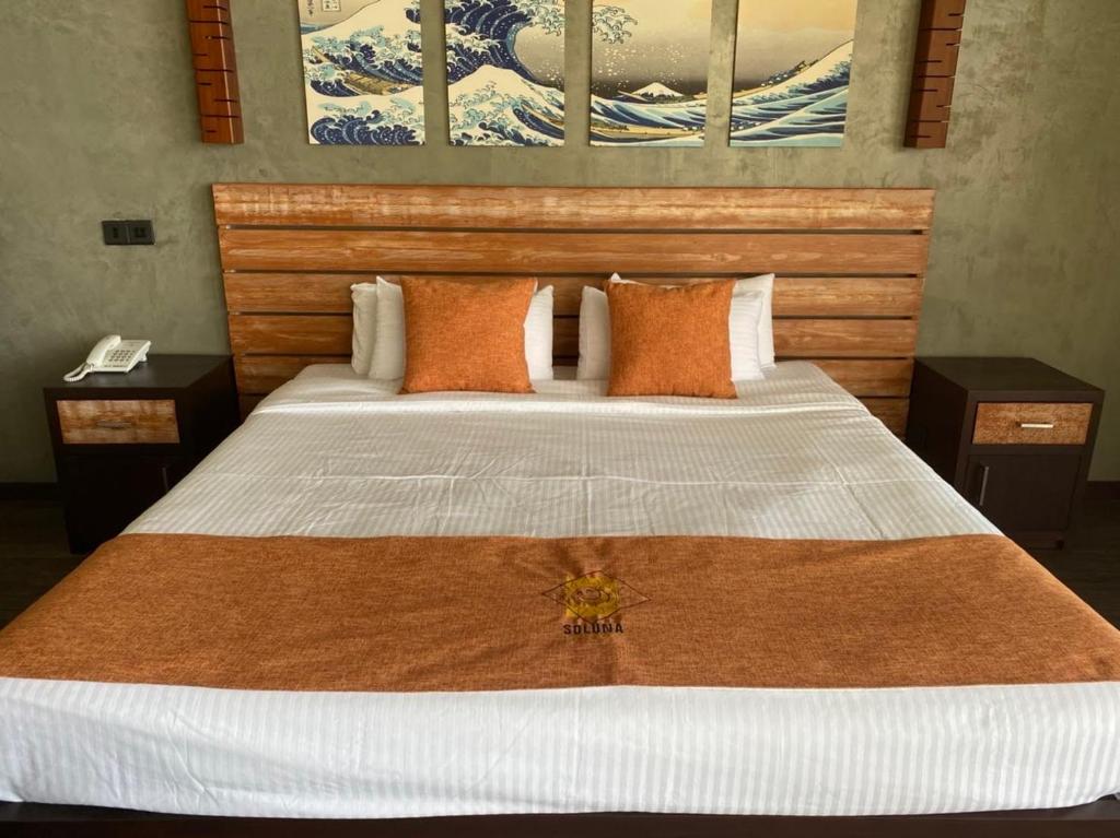 Postel nebo postele na pokoji v ubytování SOLUNA BEACH RESORT