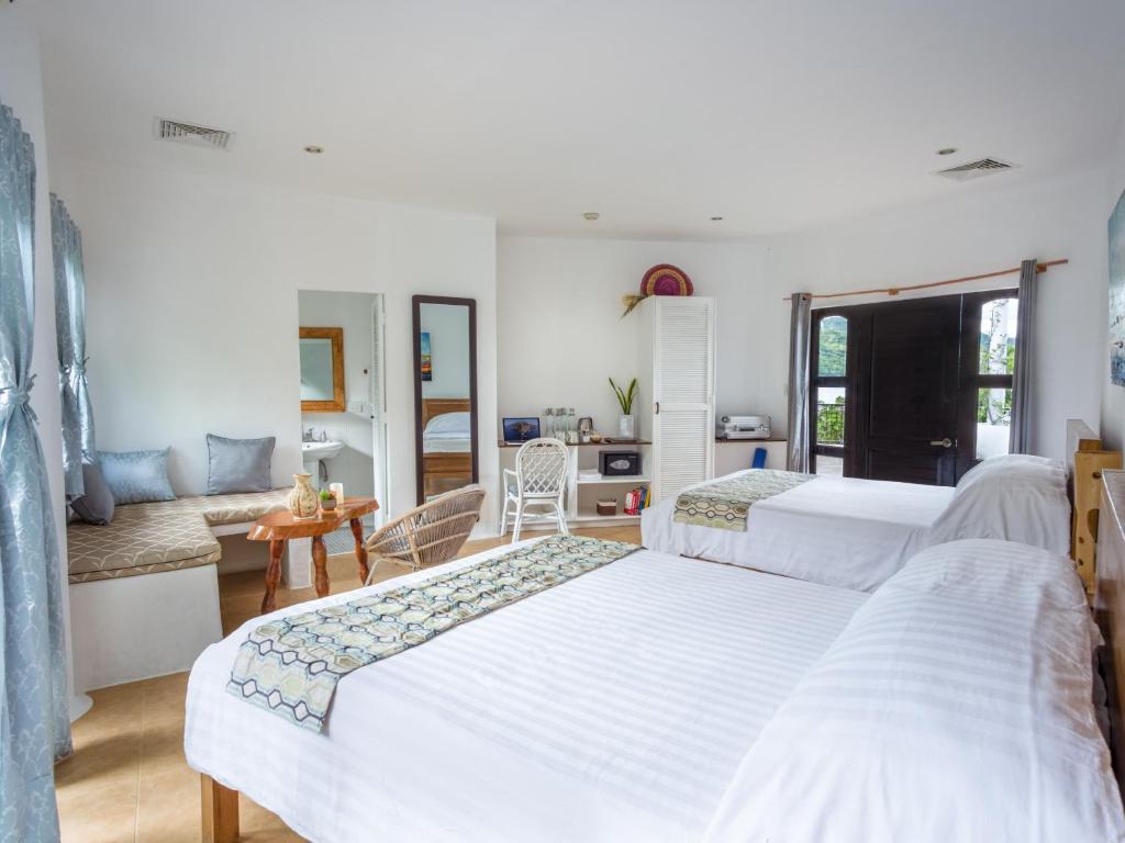 Postel nebo postele na pokoji v ubytování Granada Beach Resort - Adults Only