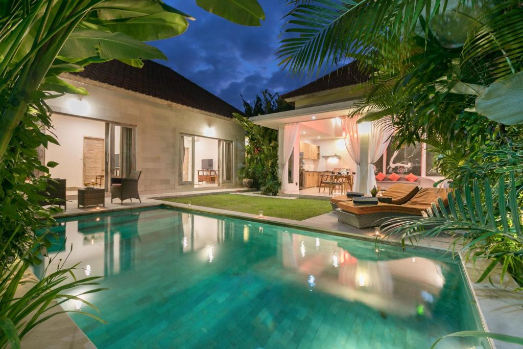Bazén v ubytování Villa Briana Seminyak by Villas R Us nebo v jeho okolí