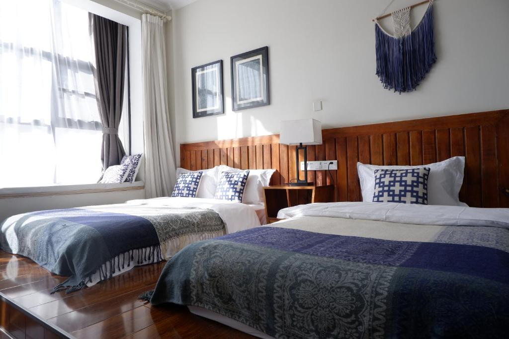 Postel nebo postele na pokoji v ubytování Dali Yunxi Boutique Inn