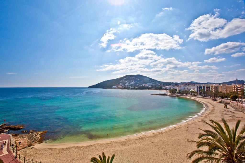 Apartamentos Bahia, Santa Eularia des Riu – Updated 2023 Prices