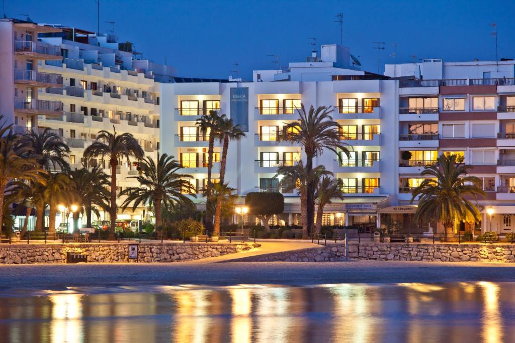 Apartamentos Bahia, Santa Eulària des Riu – Precios ...