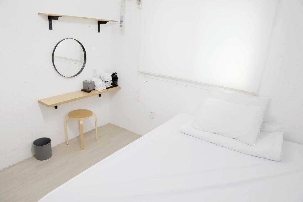 Postel nebo postele na pokoji v ubytování Minihotel Poongdaengi