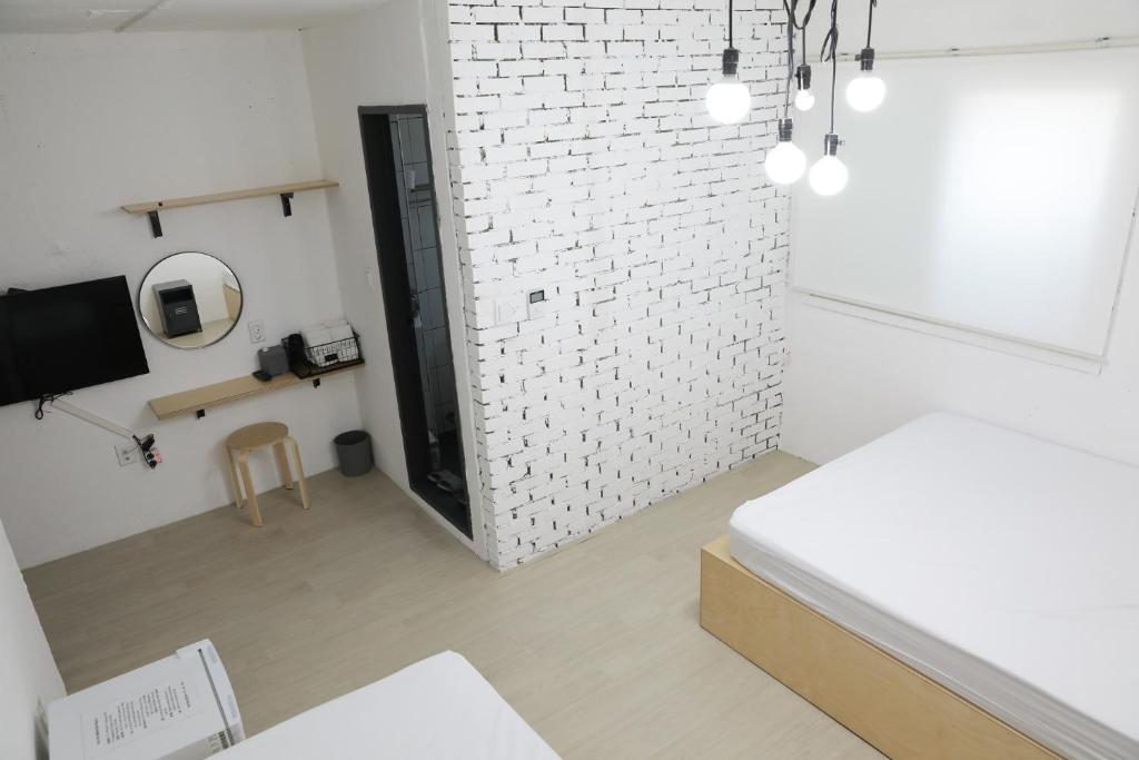 Postel nebo postele na pokoji v ubytování Minihotel Poongdaengi