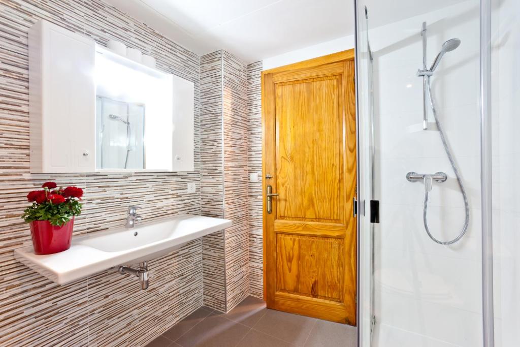 Apartamentos Bahia - Two-Bedroom Apartment (1-4 Adults)