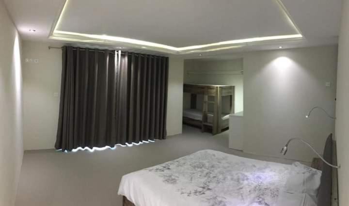 Postel nebo postele na pokoji v ubytování Valmarin Seafront Apartments