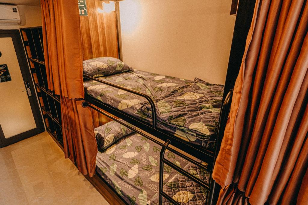 Postel nebo postele na pokoji v ubytování POSIKI Hotel & Dorm - Danang Dragon Bridge