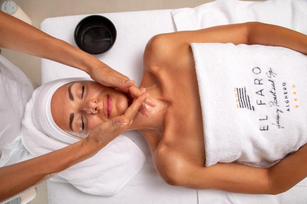 Kúpele alebo wellness v ubytovaní El Faro Hotel & Spa
