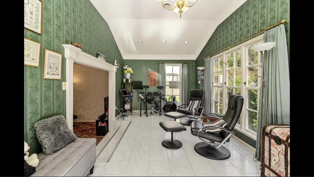 Amy's Forest City Villa - Resim 5