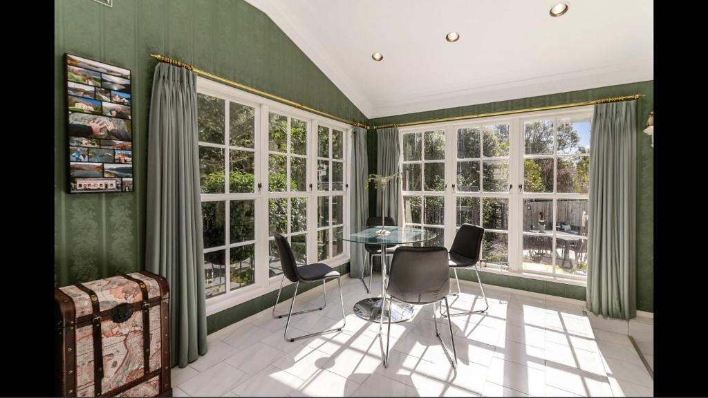 Amy's Forest City Villa - Resim 22