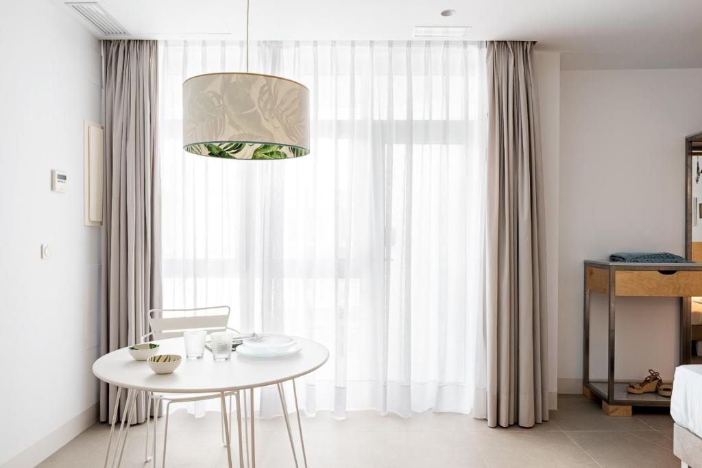 Zdjęcie z galerii obiektu Apartamentos y estudios céntricos Conil Home Suite w mieście Conil de la Frontera
