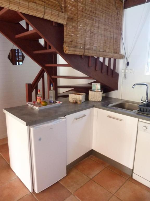 Kuchyň nebo kuchyňský kout v ubytování Villa des Amandiers