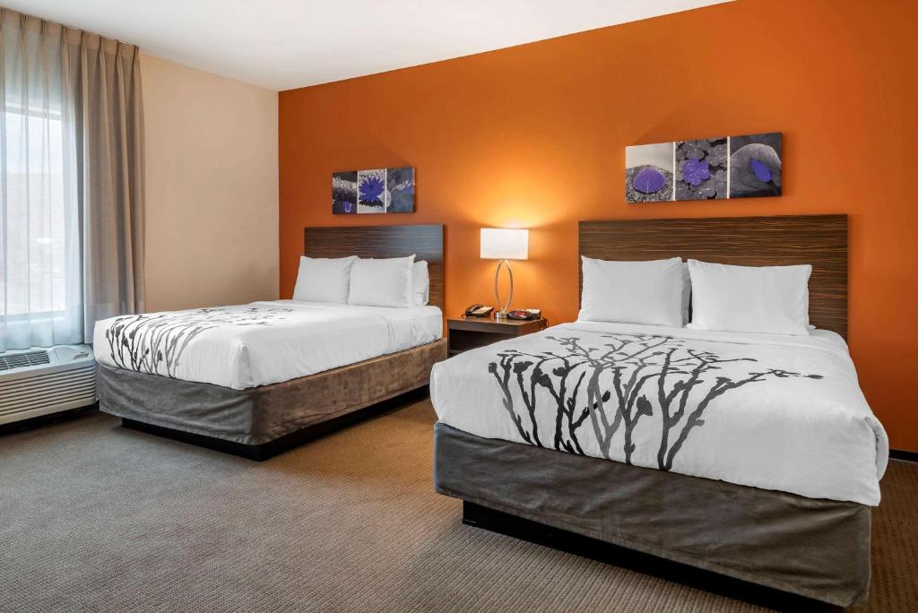 Postel nebo postele na pokoji v ubytování Sleep Inn & Suites Moab near Arches National Park
