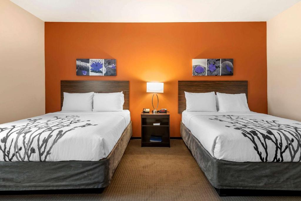 Postel nebo postele na pokoji v ubytování Sleep Inn & Suites Moab near Arches National Park