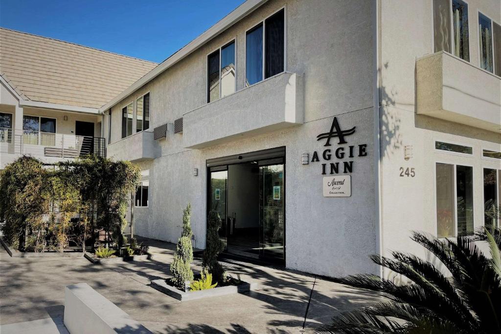 a large building with aagle inn sign on it at Aggie Inn, Ascend Hotel Collection in Davis