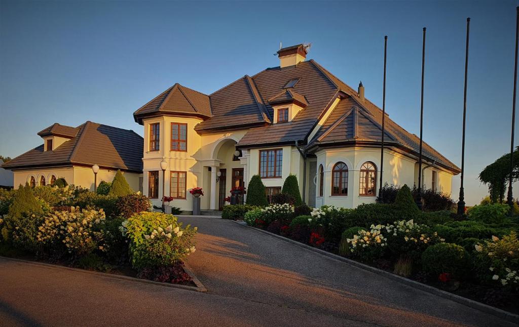 Gallery image of this property