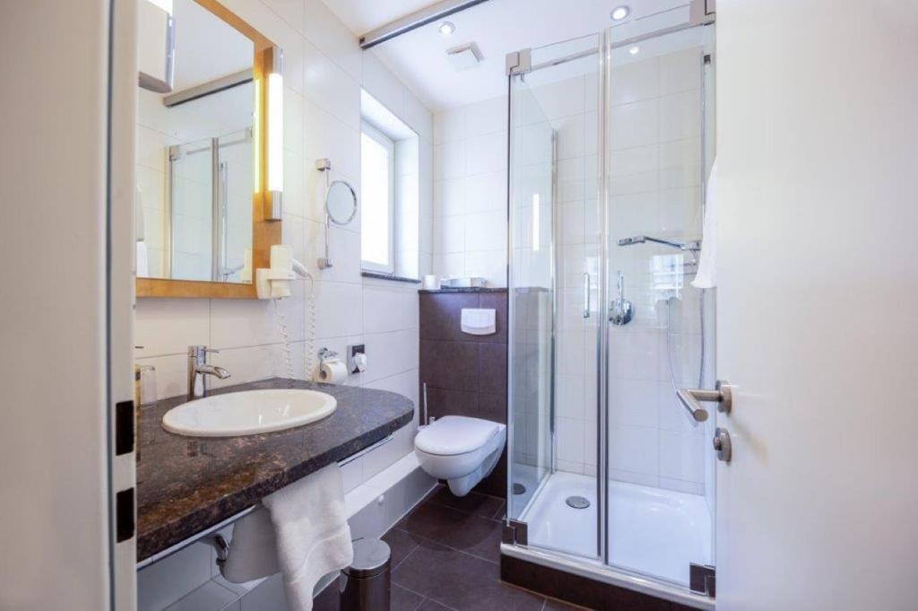 Koupelna v ubytování Kronenhotel