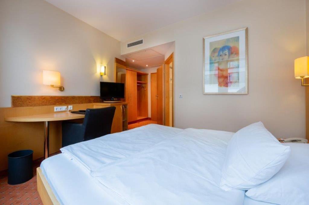 Postel nebo postele na pokoji v ubytování Kronenhotel
