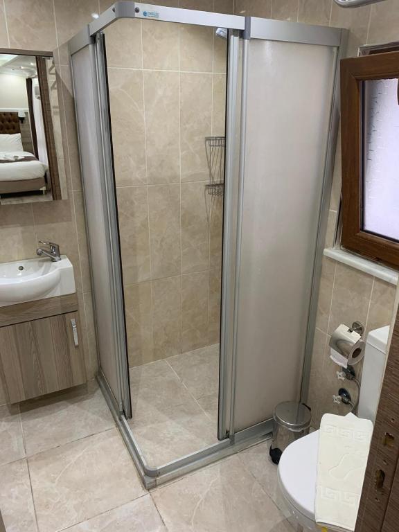 A bathroom at Luna Suites Taksim