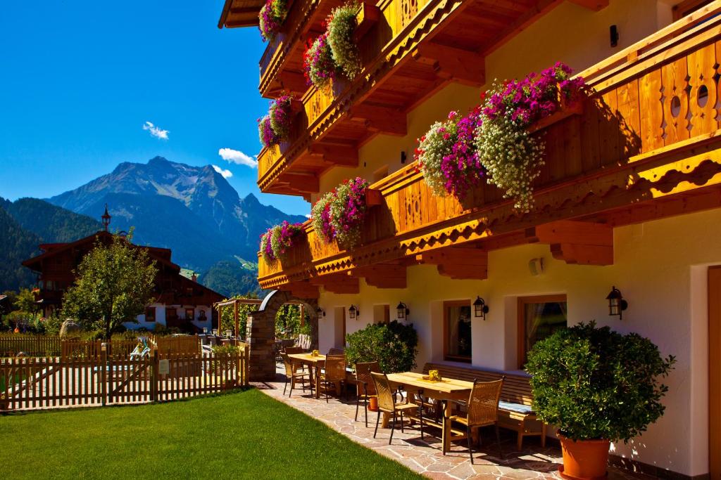 Nespecifikovaný výhled na hory nebo výhled na hory při pohledu z hotelu
