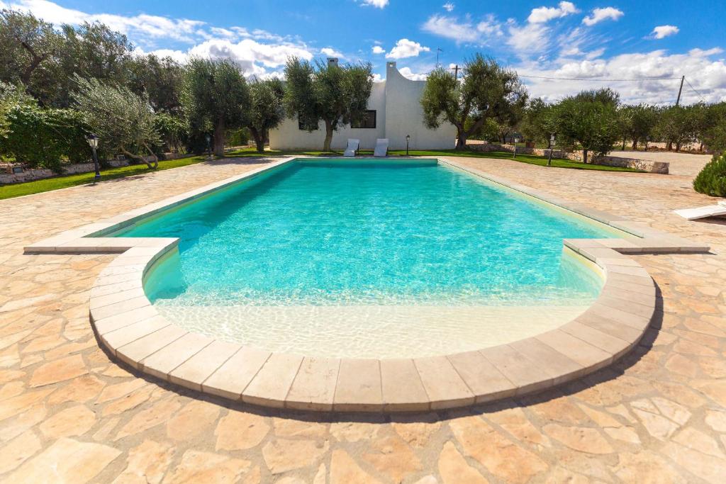 Bazén v ubytovaní Villa Sorrentino by Perle di Puglia alebo v jeho blízkosti