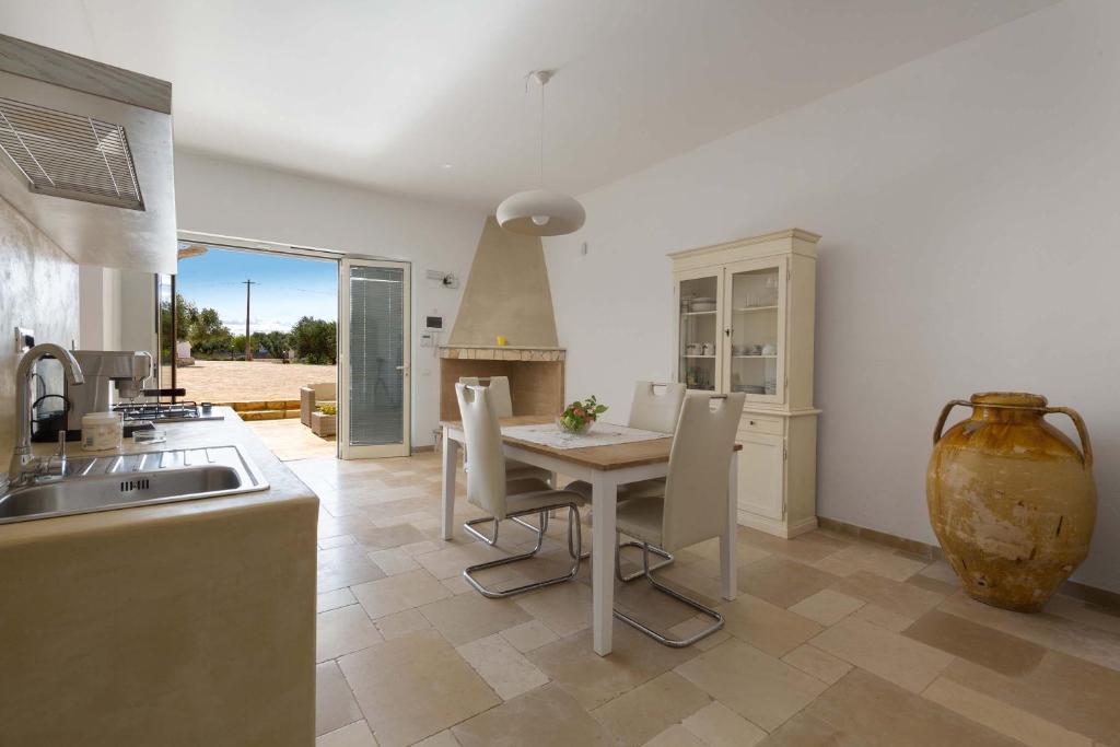 Kuchyňa alebo kuchynka v ubytovaní Villa Sorrentino by Perle di Puglia