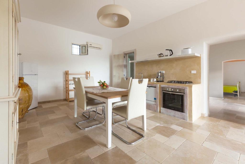 Kuchyňa alebo kuchynka v ubytovaní Villa Sorrentino by Perle di Puglia