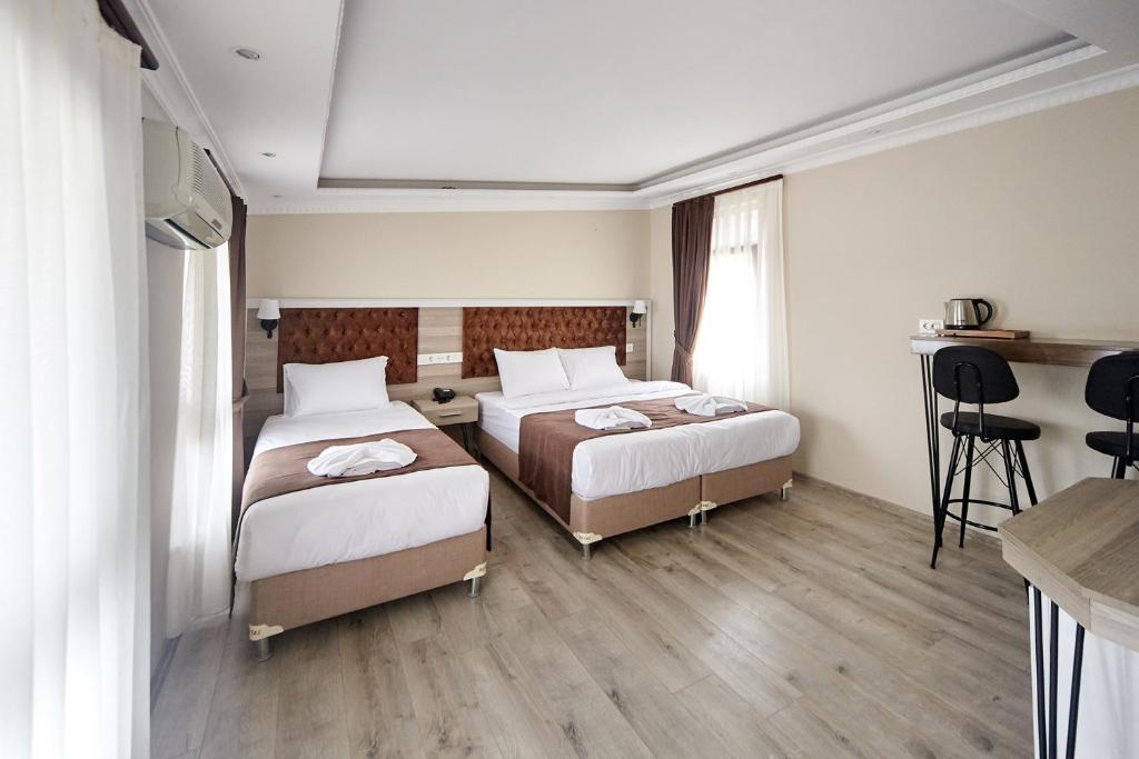 A bed or beds in a room at Luna Suites Taksim