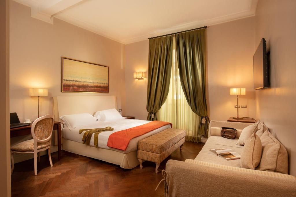 Postel nebo postele na pokoji v ubytování Hotel Mozart