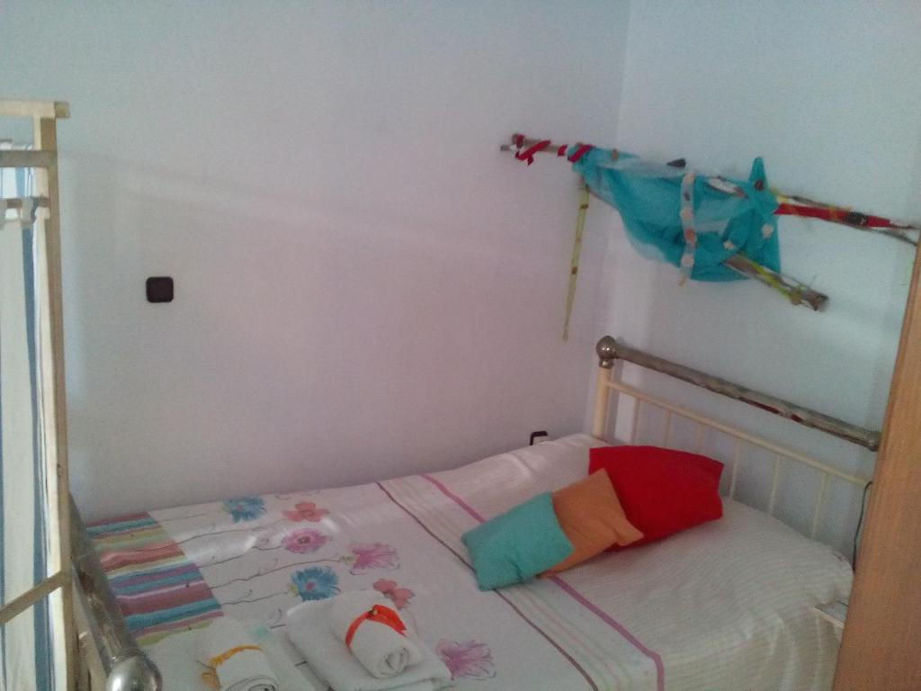 Кровать или кровати в номере maria's rooms syros